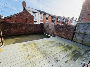 Garden / parking- click for photo gallery